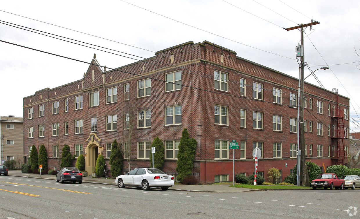 Primary Photo - Roosevelt Apartments