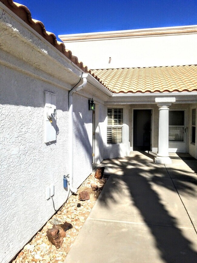 Main entrance - 743 Mesa Springs Dr