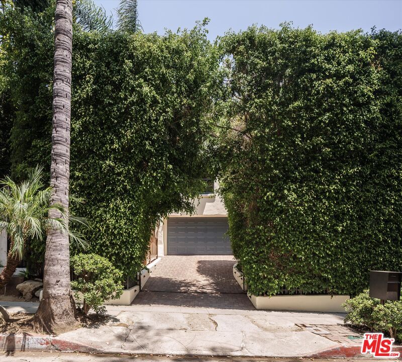 Primary Photo - 2030 Laurel Canyon Blvd