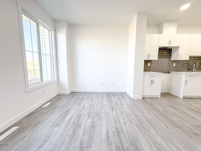 Photo du bâtiment - 7110 Keswick Dr SW