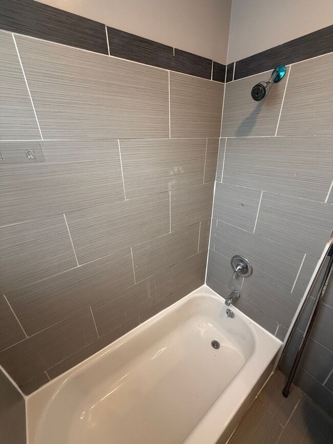 Foto del edificio - 514 W Champlost Ave