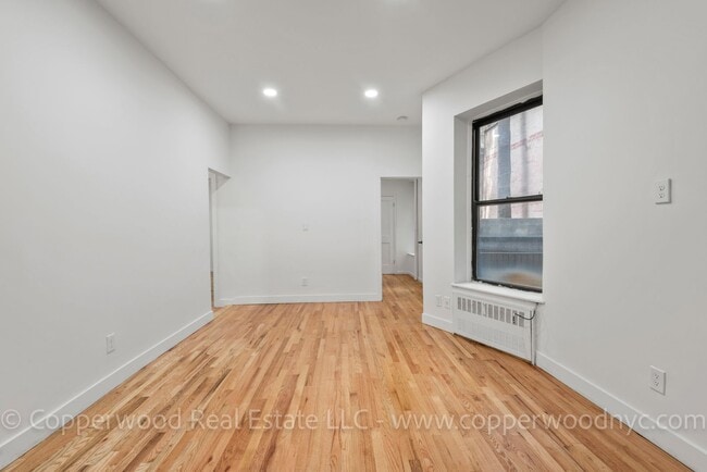 Interior Photo - 402 East 78th St