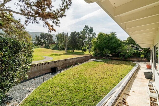 Building Photo - 1502 San Pablo Dr