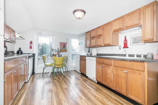Foto del edificio - 1305 E Dayton St