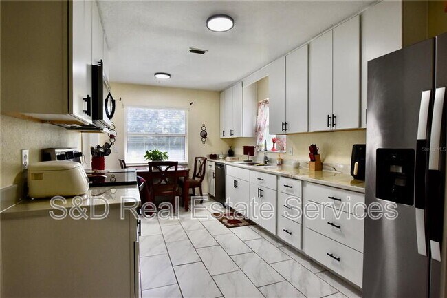 Foto del edificio - 1774 Birchwood Loop