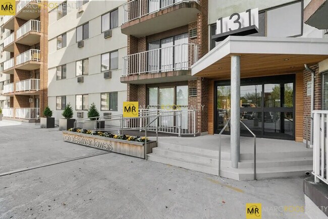 Foto del edificio - 131 Coolidge Ave