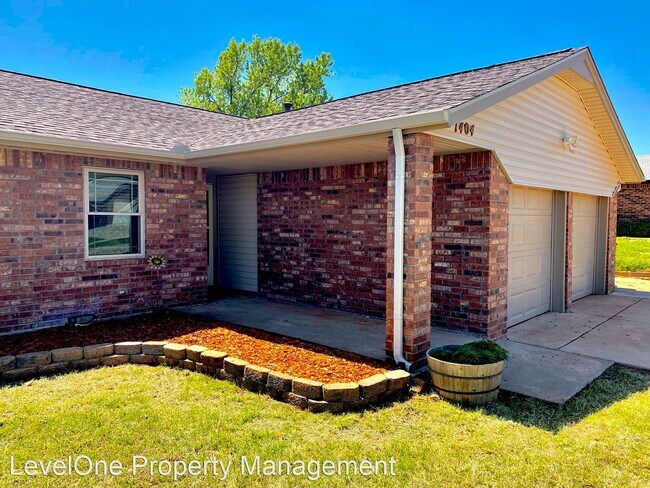 Building Photo - 3 br, 2 bath House - 1404 SE 7th Street