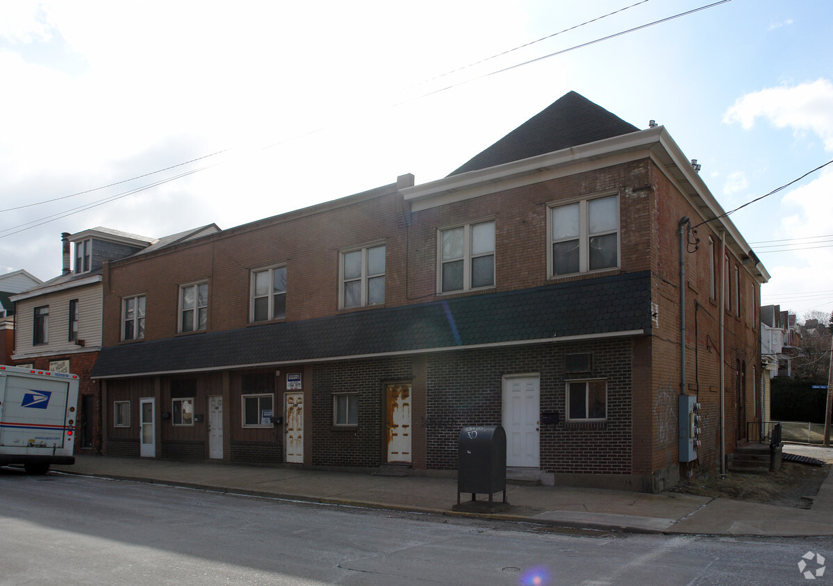 Building Photo - 144-150 Bausman St