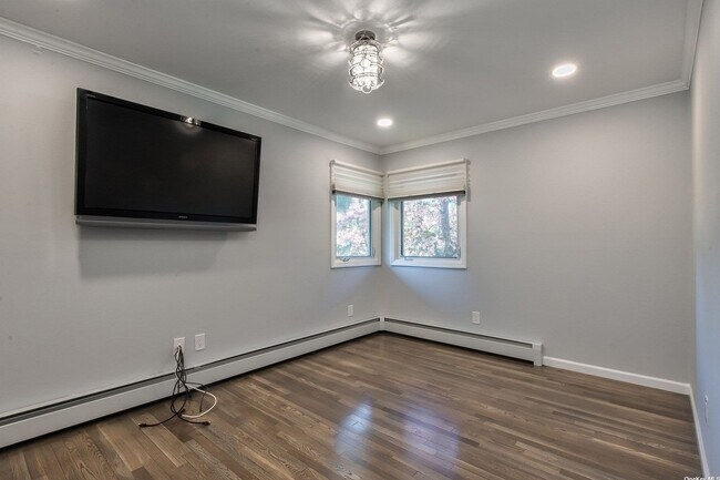 Foto del edificio - 182 Birchwood Park Dr