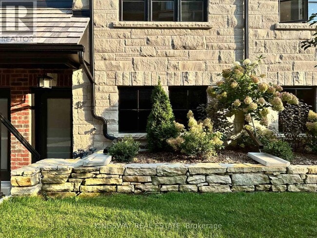 Photo du bâtiment - 30 Lunar Cres