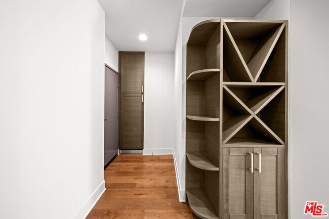 Foto del edificio - 7133 Hawthorn Ave