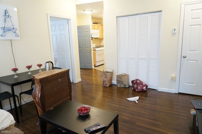 Building Photo - 3 br, 1 bath  - 9 Lorraine Ter 3