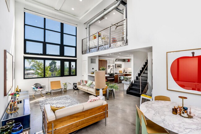 Foto del edificio - 1037 N Laurel Ave