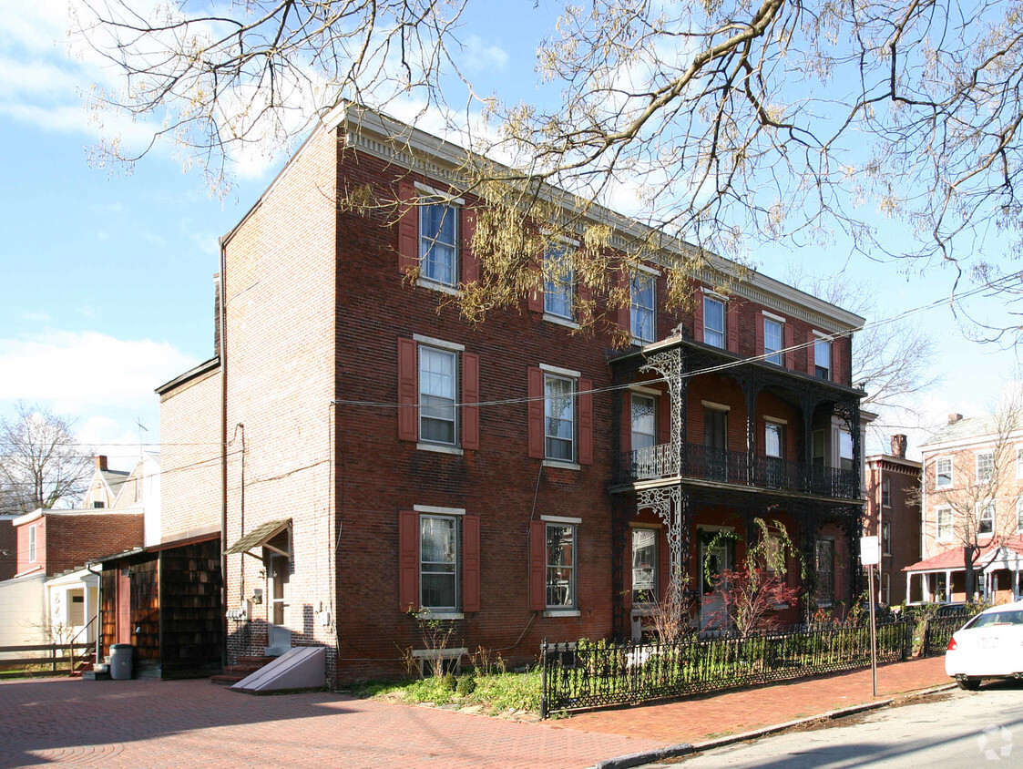Foto principal - 100 S Darlington St