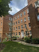 Building Photo - 250 Broad Ave