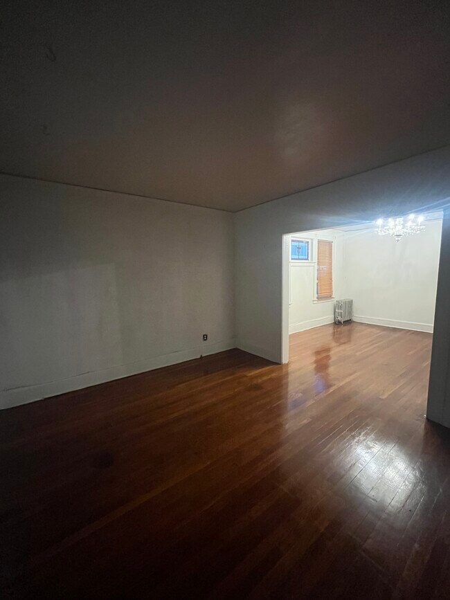 Sala de estar - 577 Tremont Ave