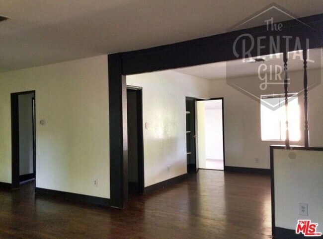 Foto del edificio - 5723 Stansbury Ave
