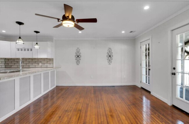 Foto del edificio - 3 Bedroom Newly Renovated  Apartment with ...