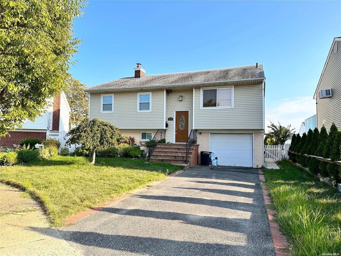 108 E 1st St, Freeport, NY 11520 House Rental in Freeport, NY
