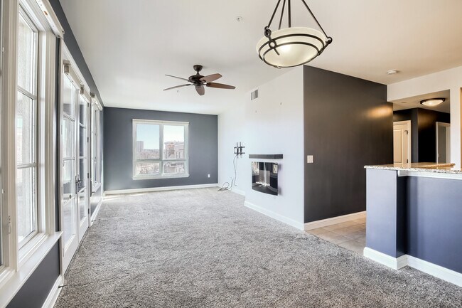 Building Photo - 2500 E Cherry Creek South Dr