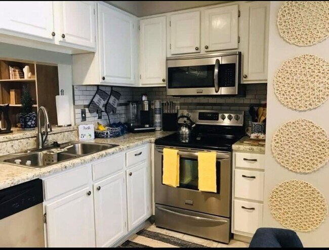Foto del edificio - Charming 3-Bedroom Townhome in Hampton, VA ?