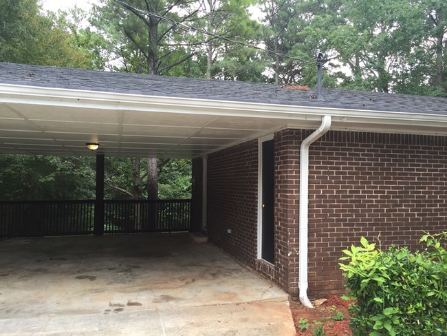 Building Photo - 465 N Hairston Rd