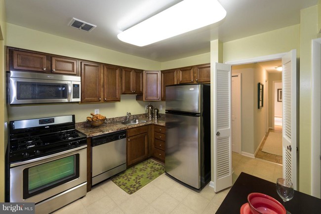 Building Photo - 25 Ruxview Ct