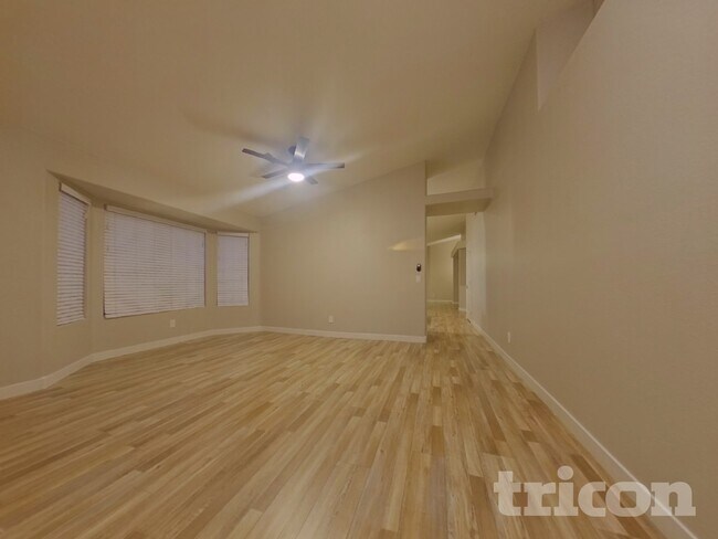 Foto del edificio - 350 N 152nd Dr