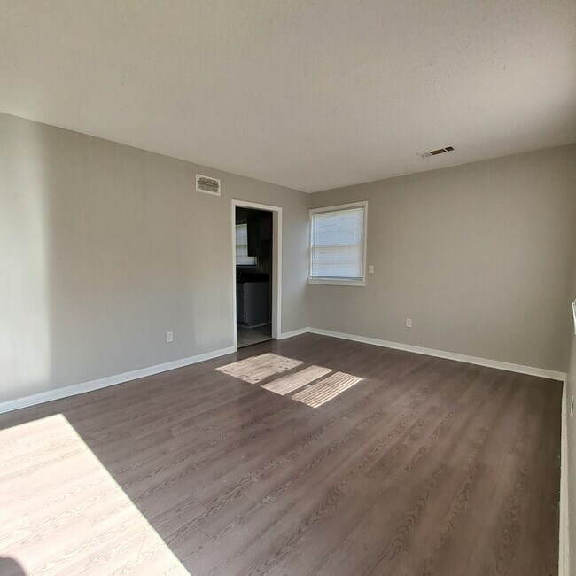 Foto del edificio - 3525 Rochester Rd