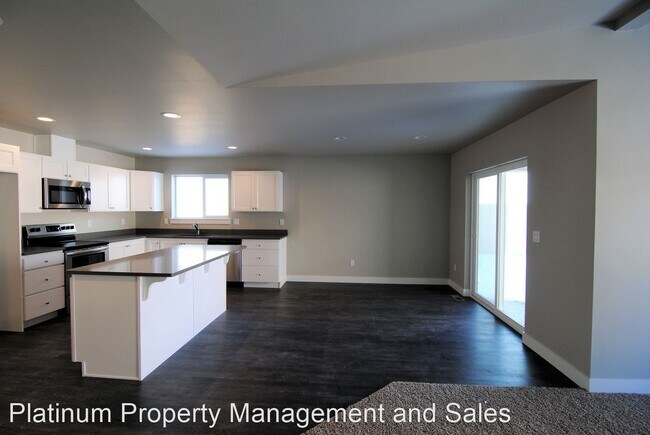 3 br, 2 bath House - 2285 2nd Street SE photo'