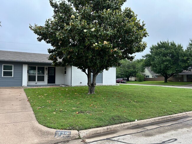 Foto del edificio - Located in the HEART of Burleson!