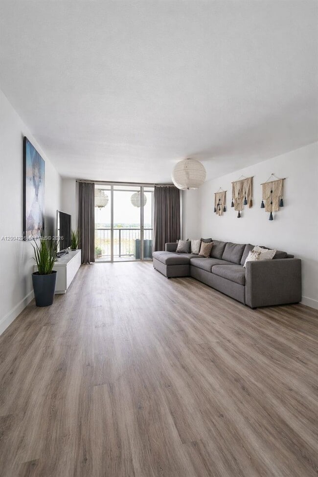 Foto del edificio - 1175 NE Miami Gardens Dr