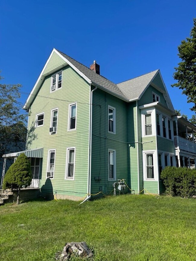 Building Photo - Fairfield Ave 25A