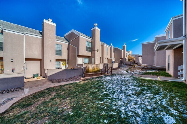 Foto del edificio - $150 OFF your first month! | $1575 | 2BR/1.5BA | Spacious Condo close to Palmer Park - Utilities ...