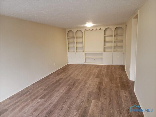 Building Photo - 54 E Crawford Ave