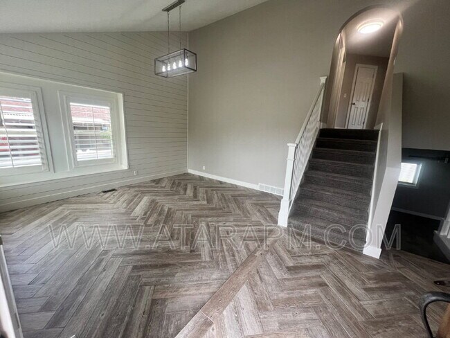 Building Photo - 1235 Sandy Ridge Dr