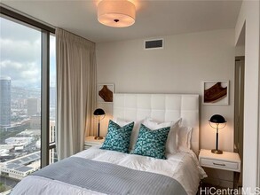 Building Photo - 1001 Queen St