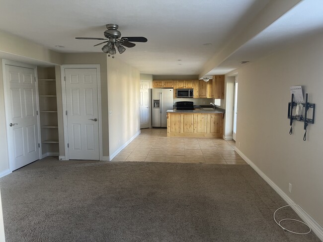 Building Photo - 143 E Box Elder Dr