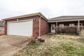 Building Photo - 5106-5106 S Hickory Ave W