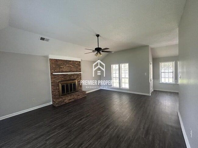 Building Photo - 7067 Apple Creek