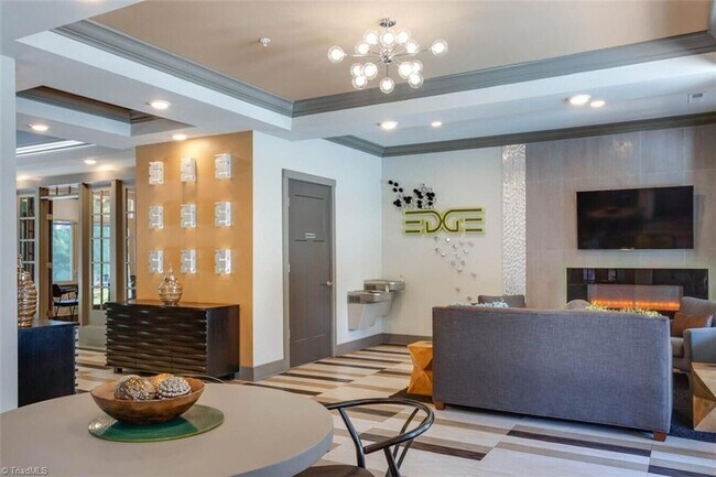 Foto del edificio - 1600 W 1st St