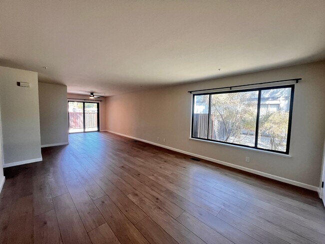 Foto del edificio - Beautifully remodeled 3-bedroom, 1.5-bath ...