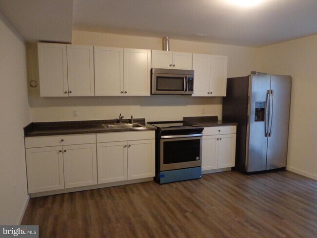 Building Photo - 43950 Casey's Ln