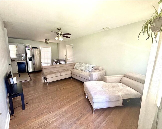 Building Photo - 4030 Stonewall Tell Rd