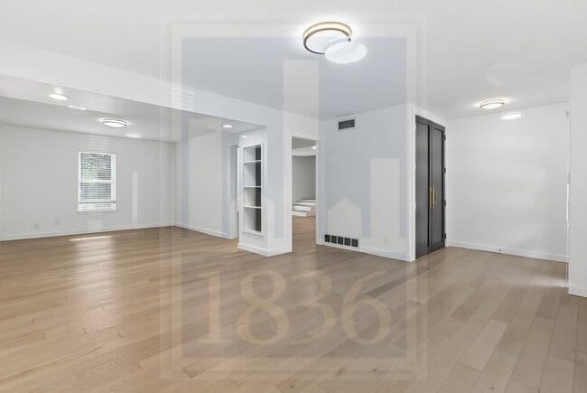 Building Photo - 1705 Deerfield Dr