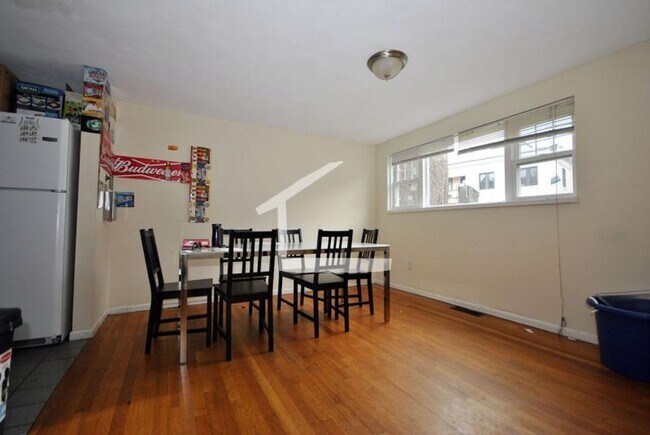 Building Photo - 127 Glenville Ave