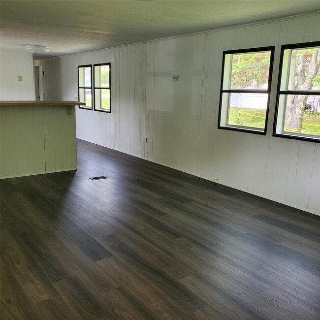 Foto del edificio - 93 Riley Rd