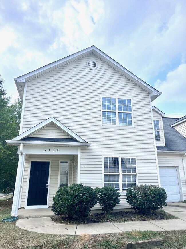 Foto del edificio - 4 Bedroom Single Family Home