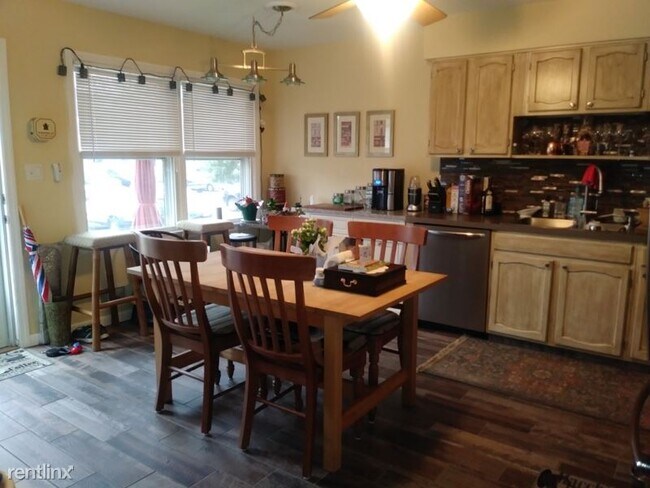 Foto del edificio - 2 br, 1.5 bath Townhome - 1884 Lanes Mill Rd