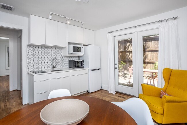 Building Photo - 310 Heck Street